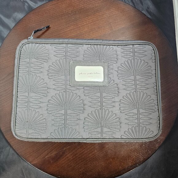 Petunia Pickle Bottom Petunia Carried Away Laptop Case - Picture 1 of 2